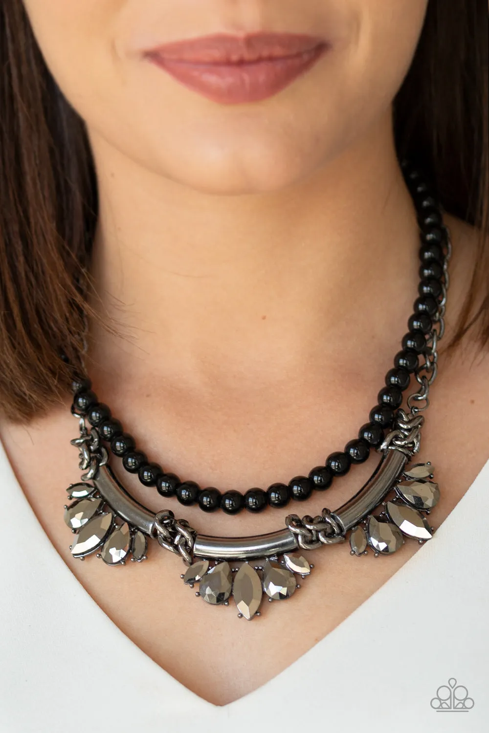 Paparazzi Accessories - Bow Before The Queen - Black Necklace