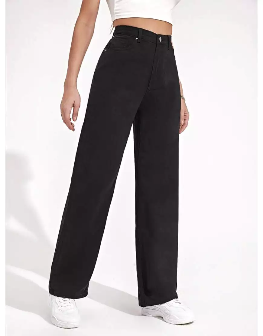 Straight Leg Jeans in Black