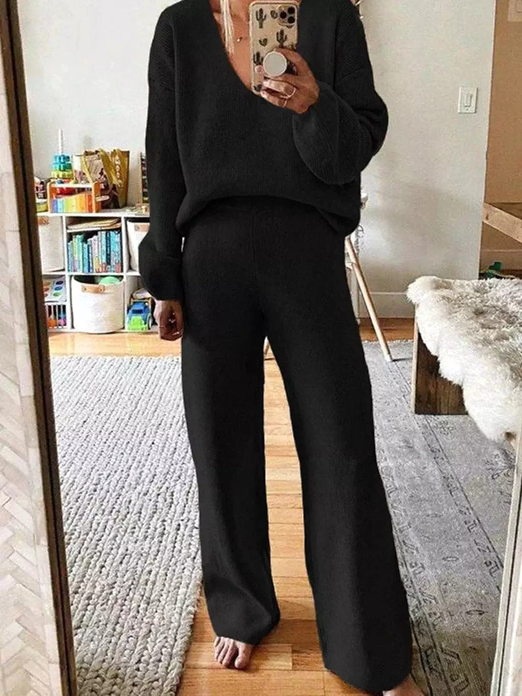 Women's Cozy Lounge Sweatsuit Set with V Wire Detail